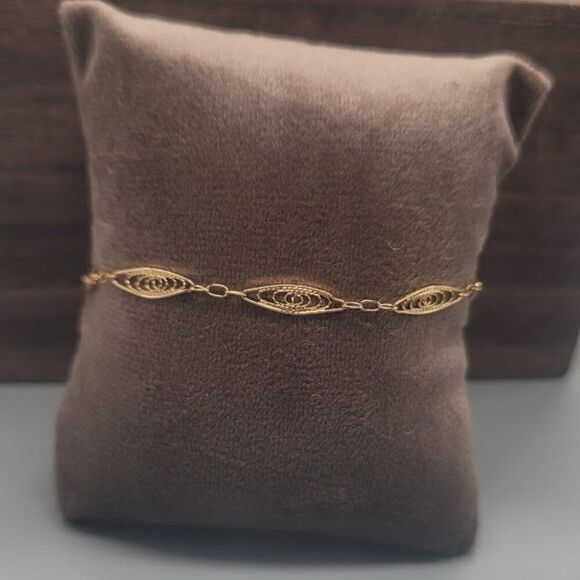 TRIFARI Dainty Filigree Gold Toned Bracelet - Picture 1 of 3